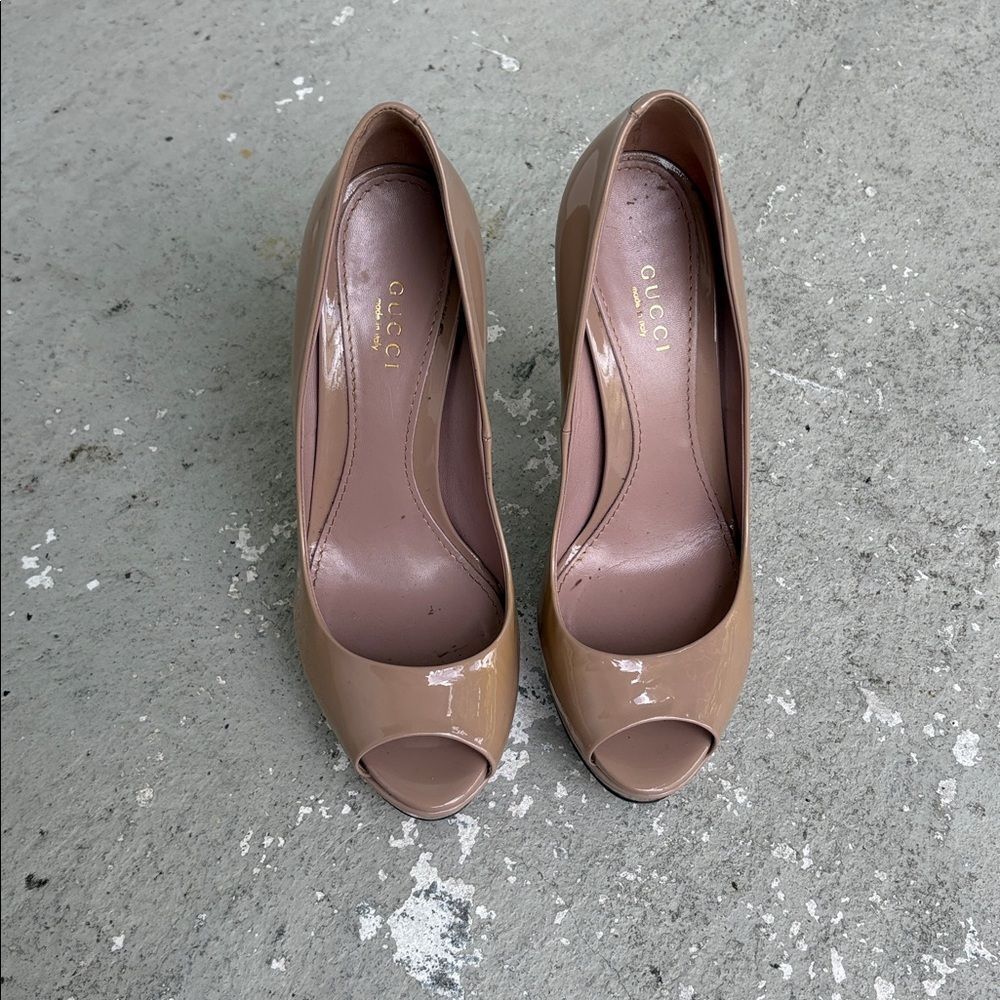 Gucci patent leather nude peep toe heels - Picture 5 of 10